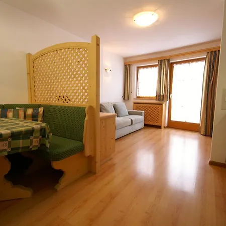 Pars Aparthotel *
